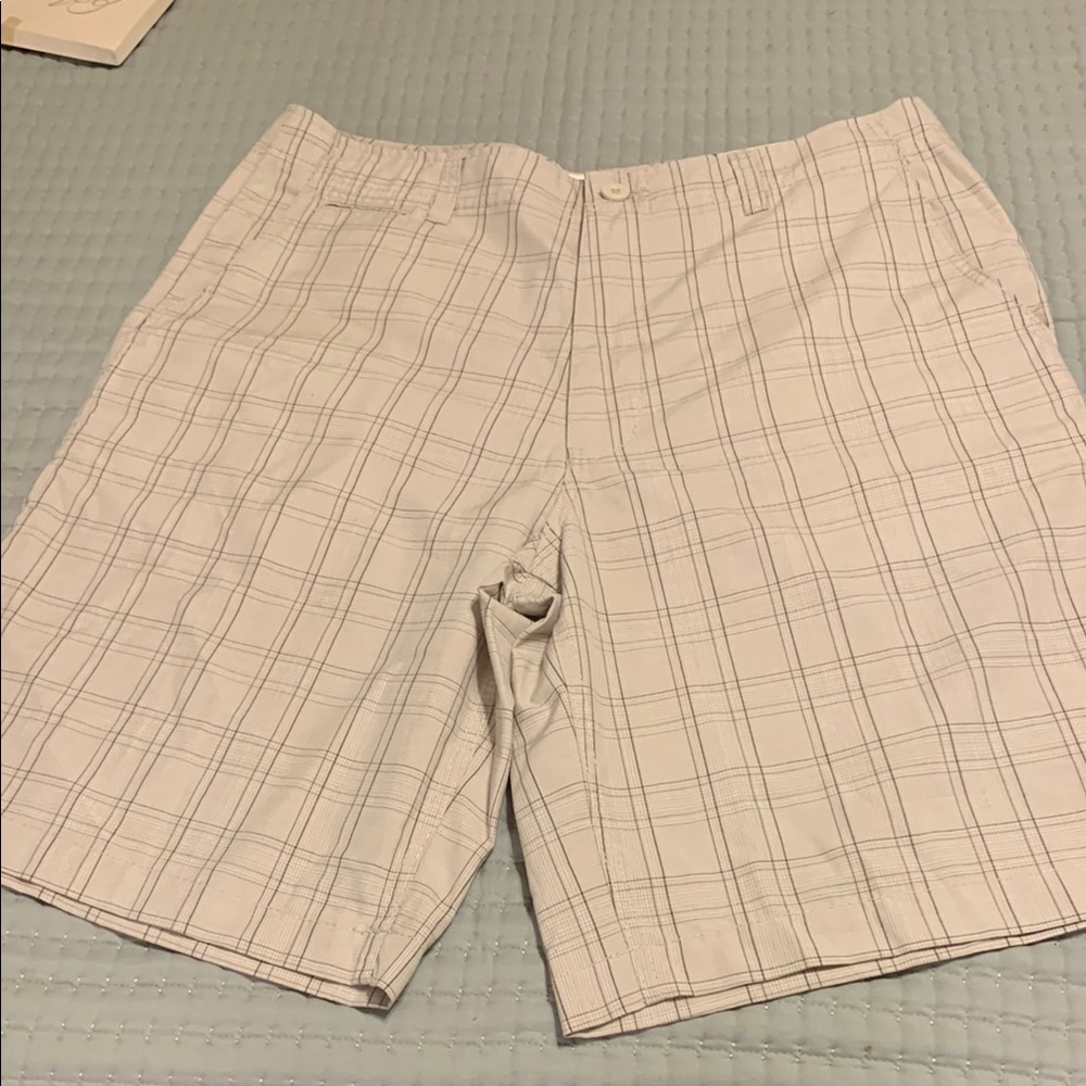 Champs Mens Plaid Shorts Sz 36 NEW Cream W dark stripes Big pockets Comfortable